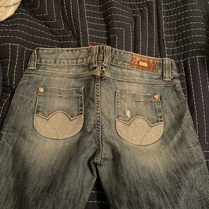 Guess jeans, super cute, only worn a few times, size 29 straight leg!